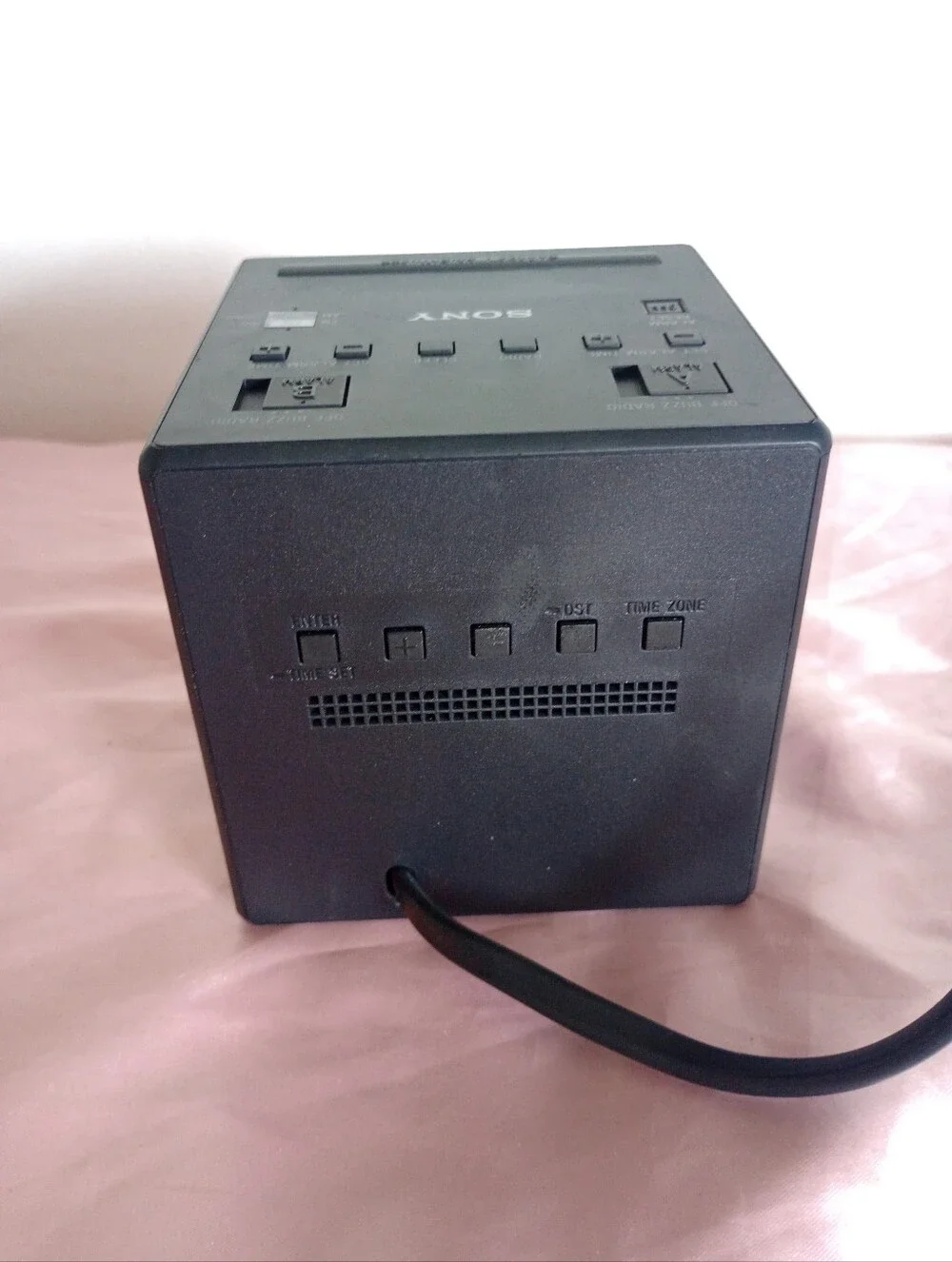 Sony ICF-C1T Cube FM/AM Clock Radio with Dual Alarm Clock Black